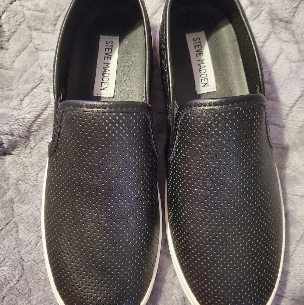 Steve Madden slip ons size 8